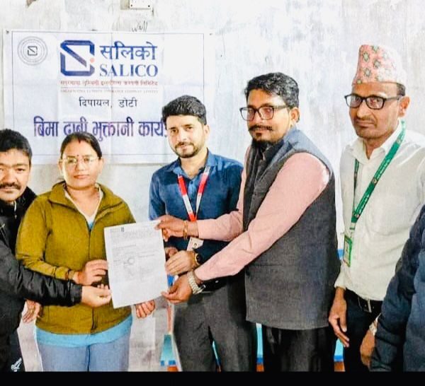 आगलागीबाट क्षति व्यहोरेकी महिला उद्यमीलाई ६ लाख ७३ हजार बीमा दाबी भुक्तानी