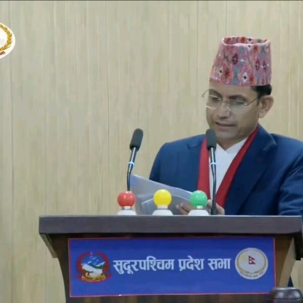 डोटीको भारीकोटमा सुख्खा पहिरोको जोखिम, बस्ती नै विस्थापन गर्नुपर्ने अवस्था आउन सक्ने : मन्त्री मल्ल